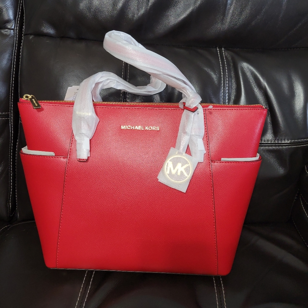 Michael Kors Jet Set Tote Red - Perfect for Christmas!